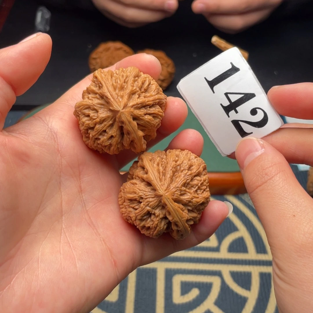 文玩核桃把件40粗筋142号～