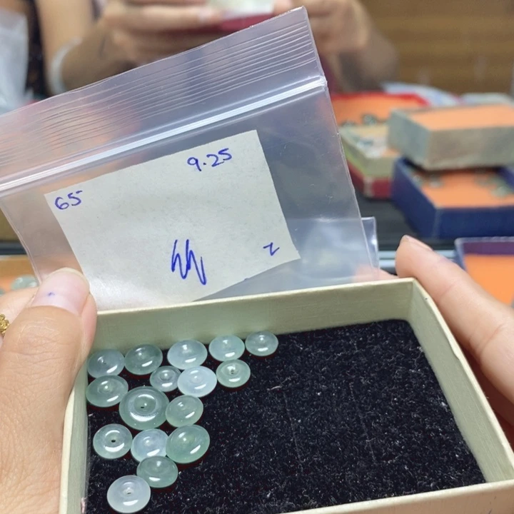 自***在定制翡翠未镶嵌不退