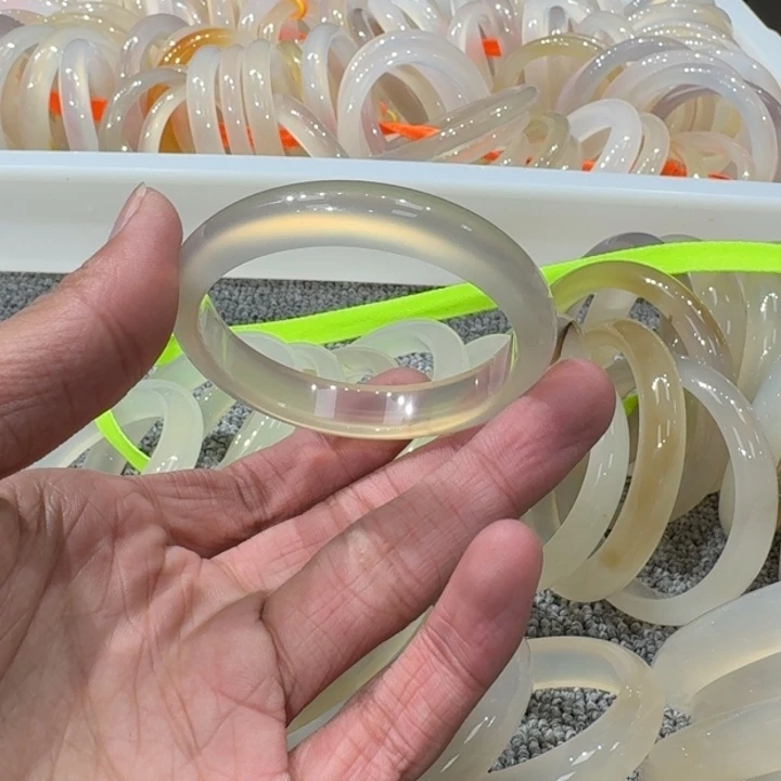 玛瑙/玉髓手镯未镶嵌@****了04