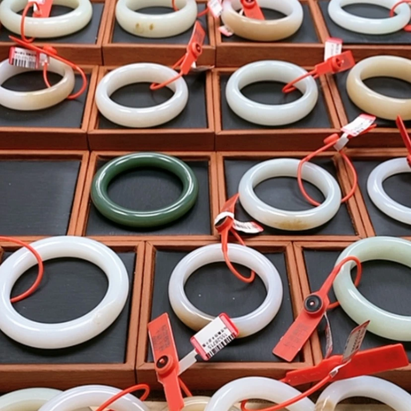 【闪购商品】未镶嵌手镯和田玉