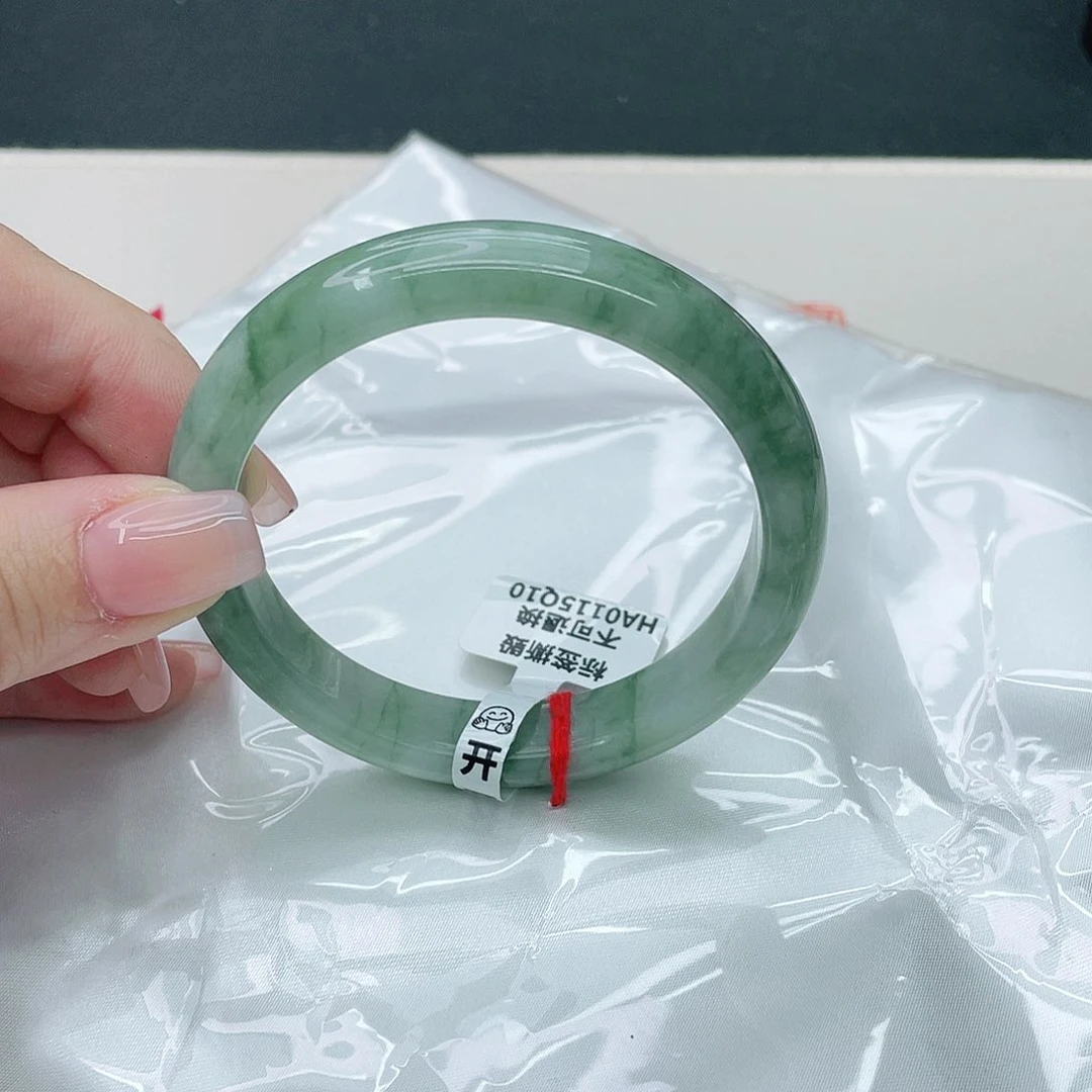 翡翠手镯未镶嵌正57