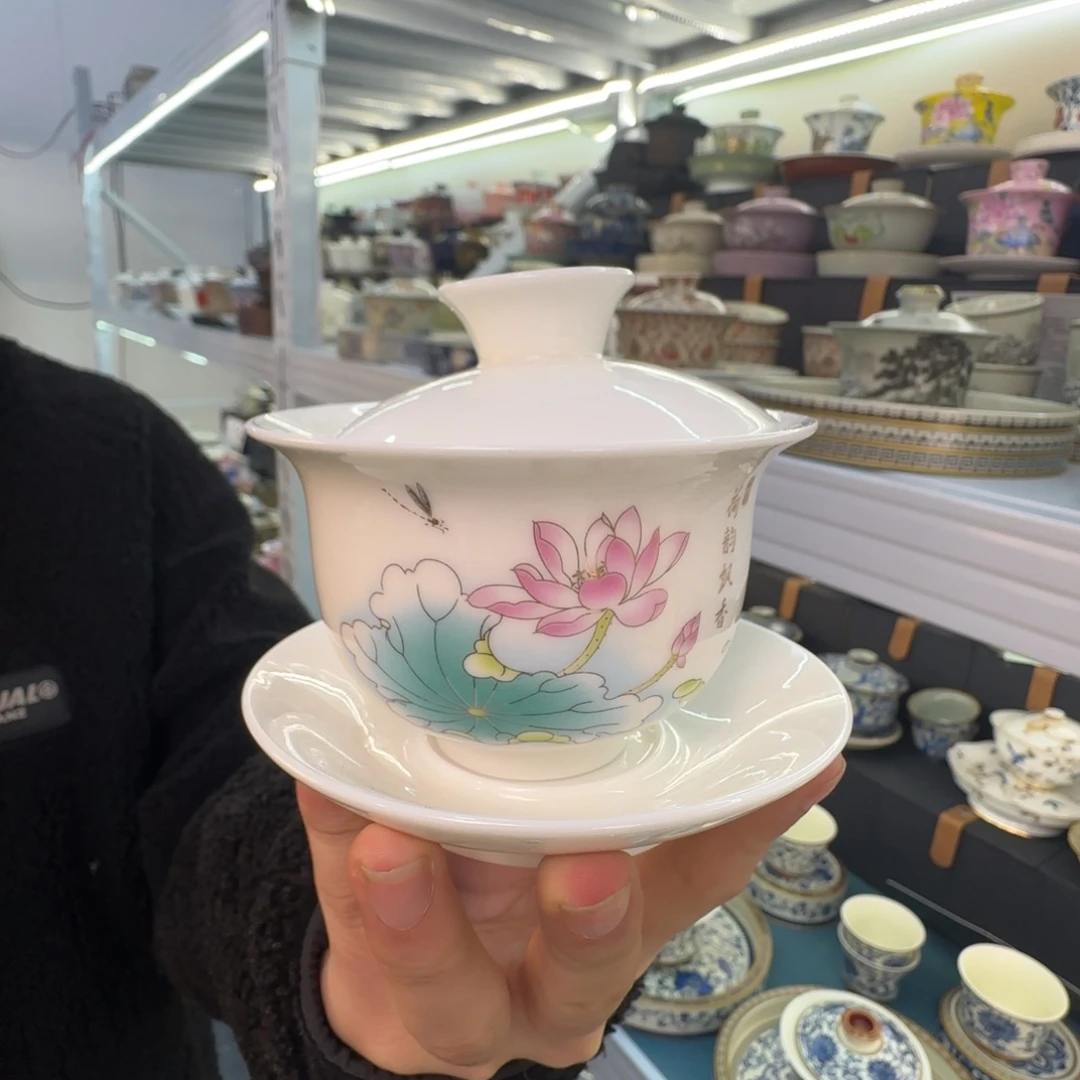 这些盖碗很漂亮我很喜欢！！