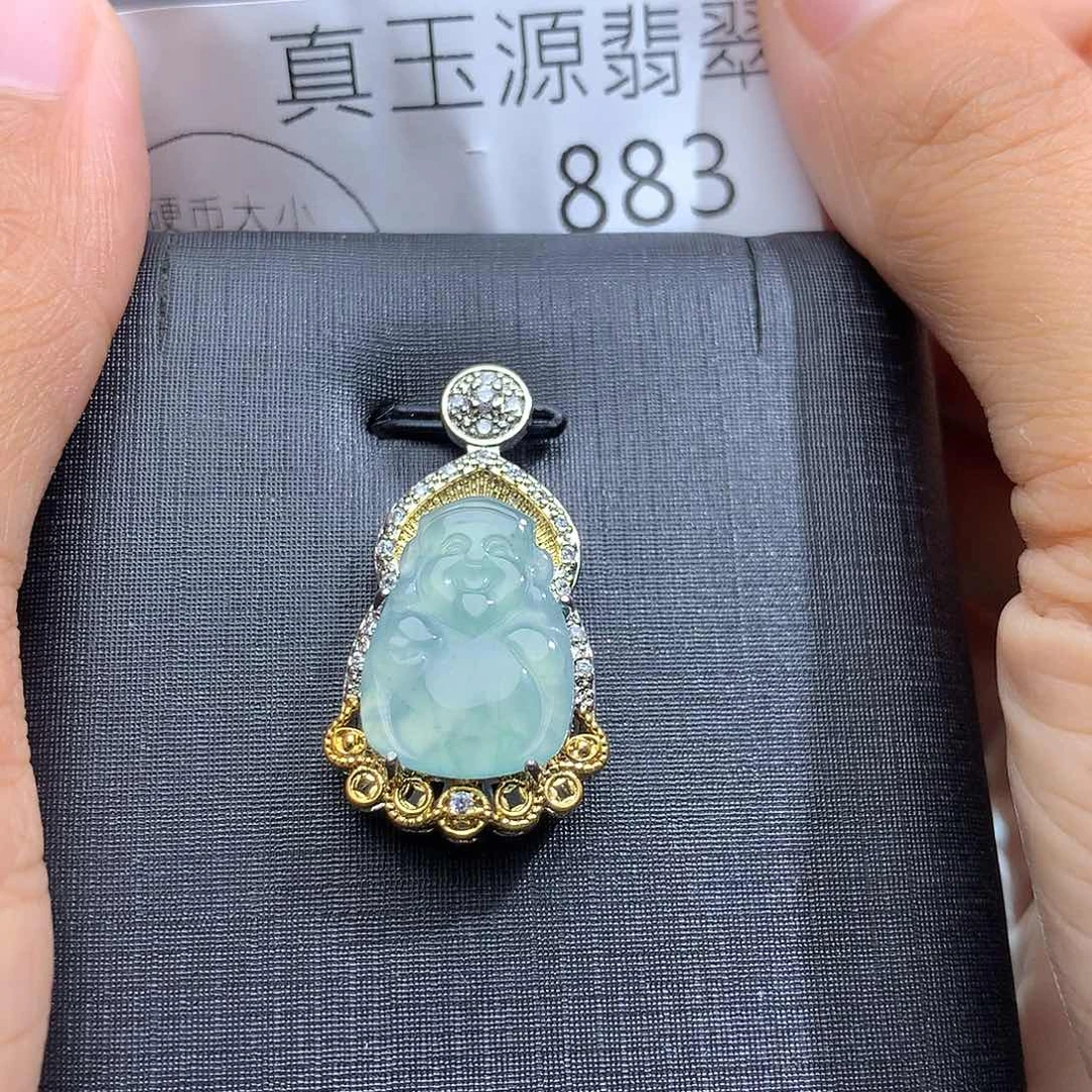 翡翠未镶嵌颈饰883。