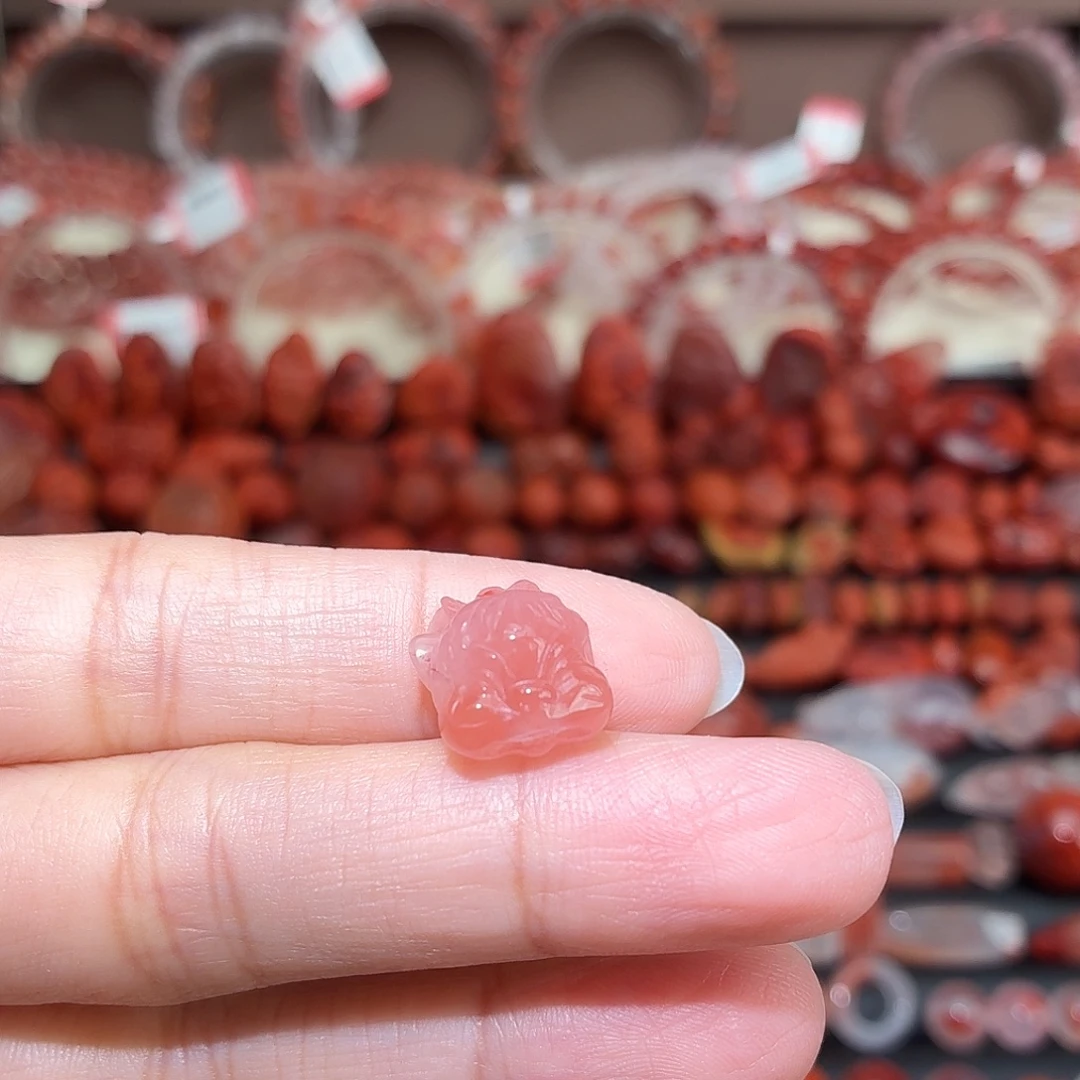 南红玛瑙未镶嵌颈饰飞天貔貅