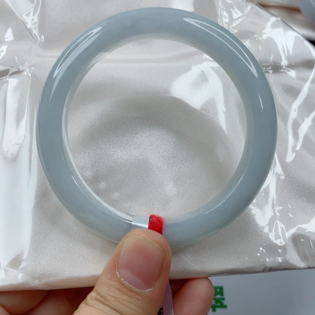 A***鱼翡翠未镶嵌手镯白月光