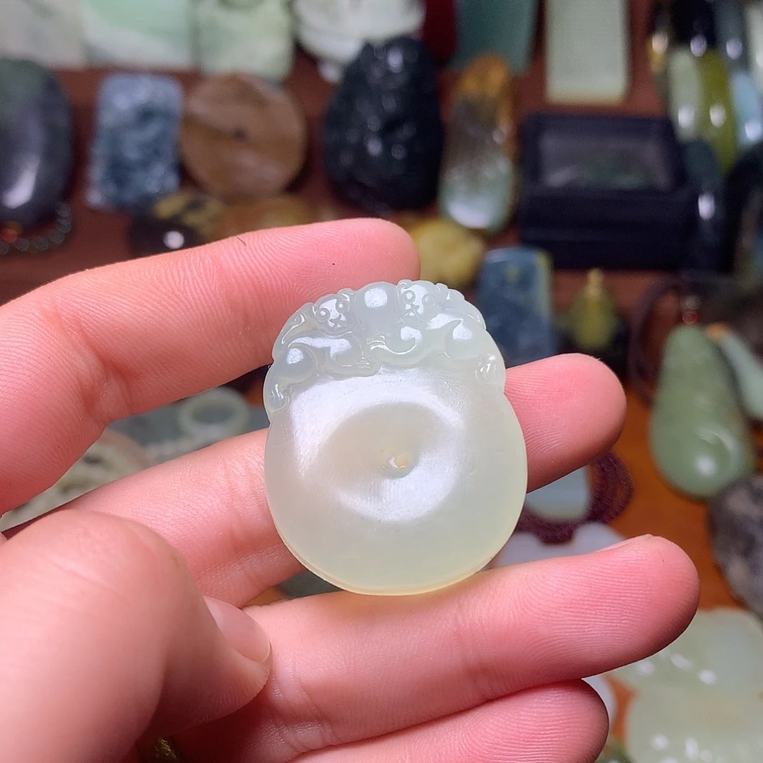 未镶嵌蛇纹石玉颈饰