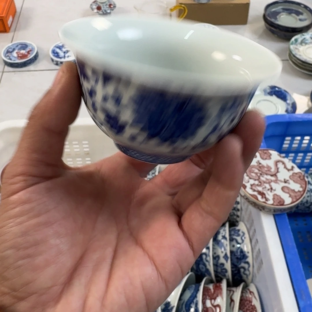 陶摆件青花缠枝莲大压手