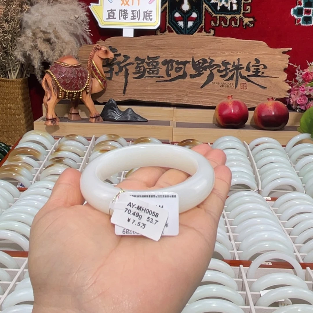 未镶嵌手镯和田玉天然羊脂级且末优雅老料