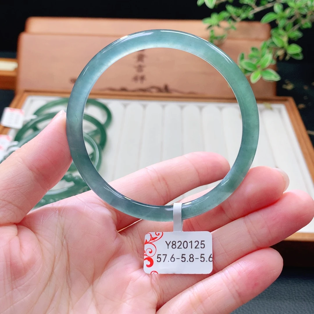 翡翠未镶嵌手镯（圆镯）