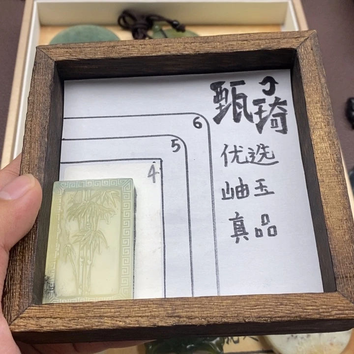 未镶嵌蛇纹石玉颈饰松**韵