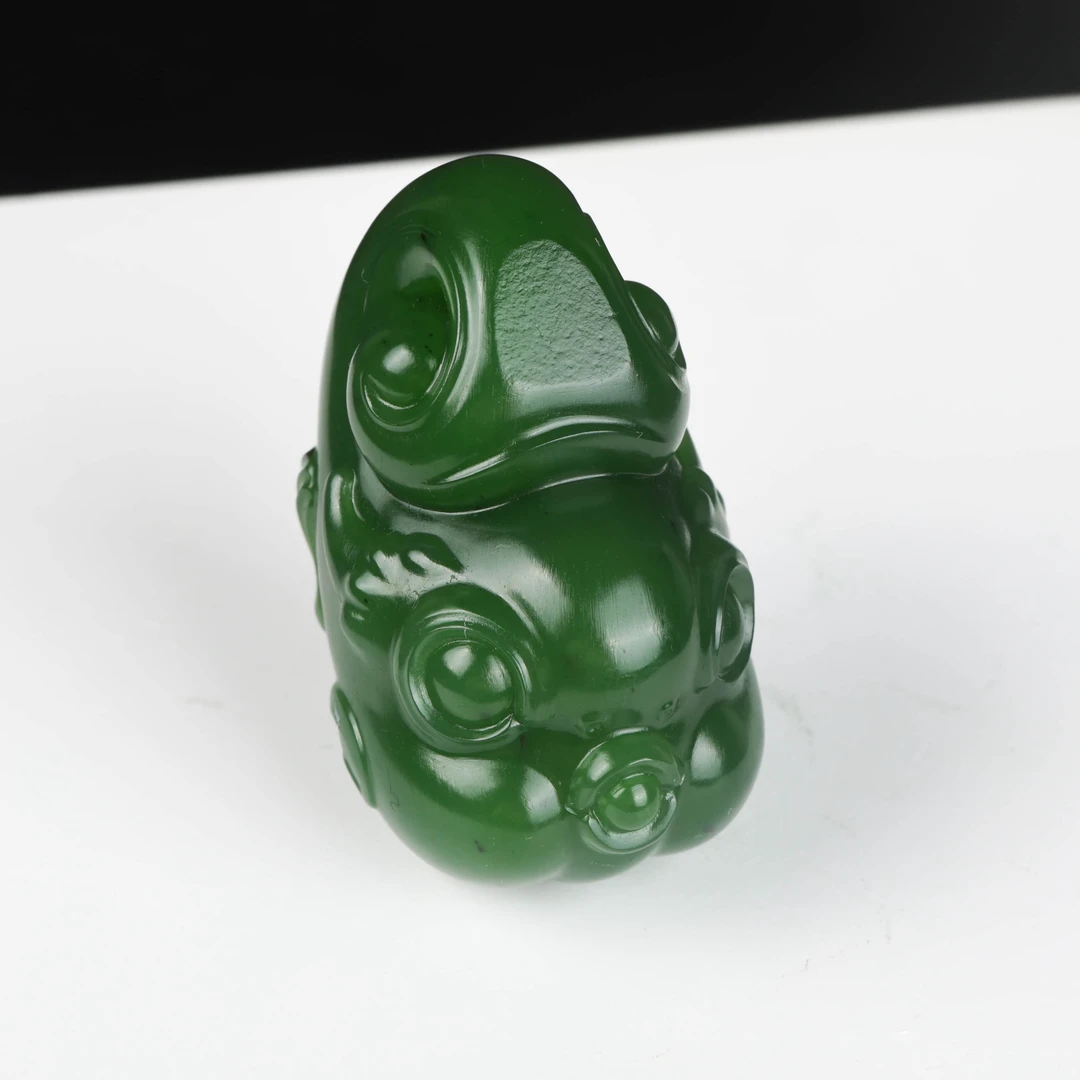 30.8克和田玉碧玉年年有鱼萌版鱼苏工雕刻挂件吊坠阳绿色留有原皮