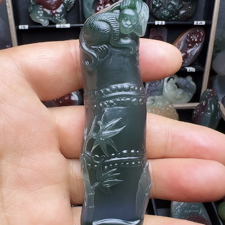 刘***凯玛瑙/玉髓未镶嵌颈饰