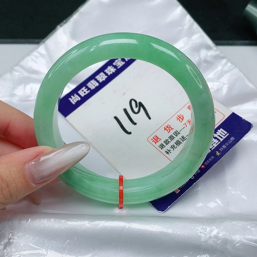 翡翠手镯未镶嵌翡翠12