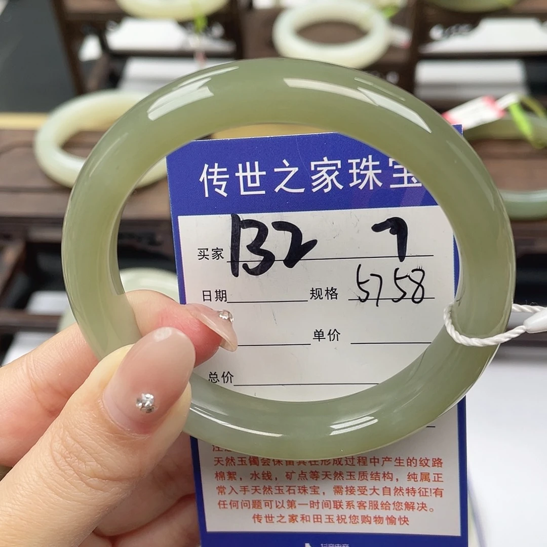 和田玉未镶嵌手镯
