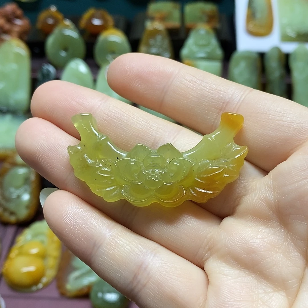 岫玉未镶嵌吊坠(赠链)