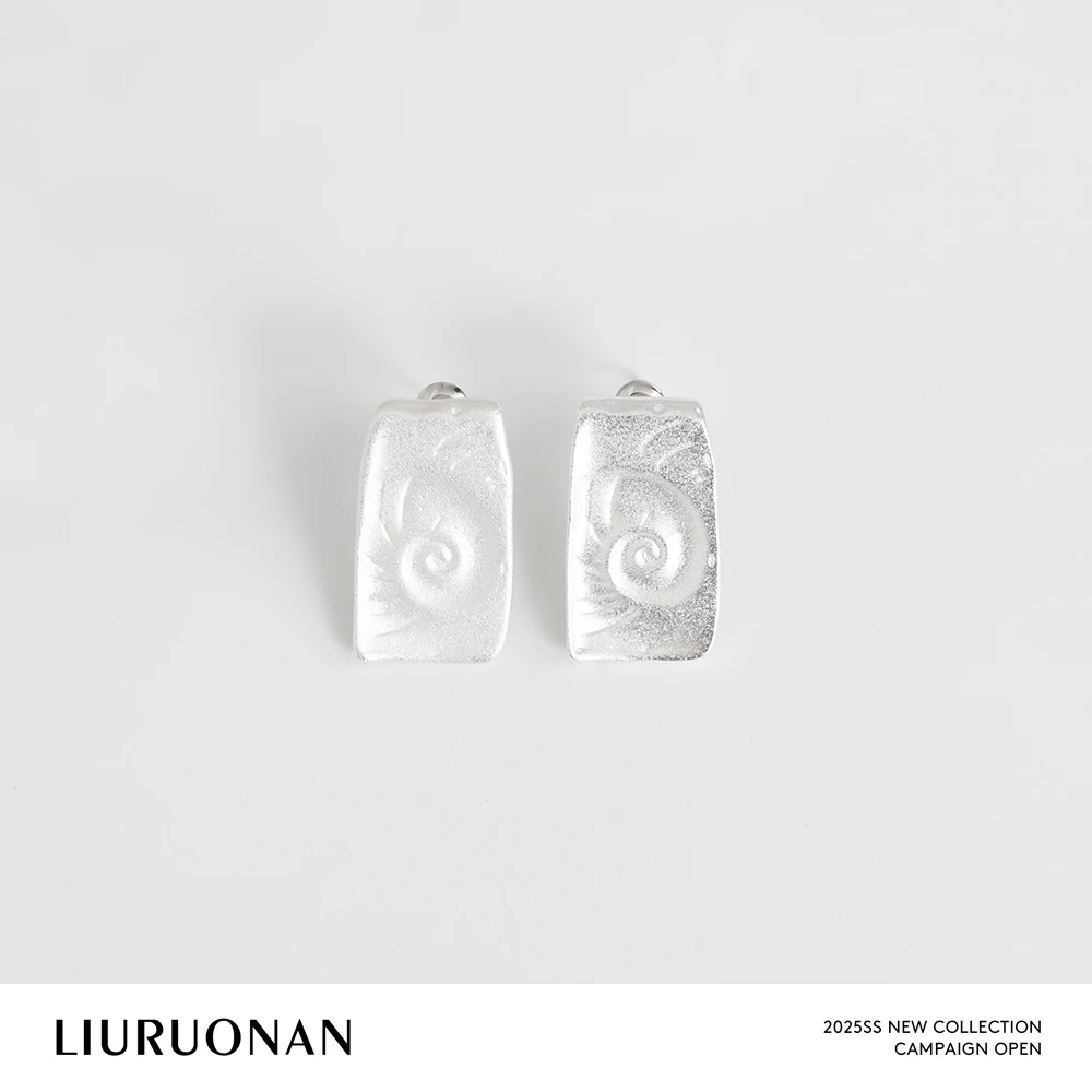 铜合金耳饰 LIURUONAN 25JJ 磨砂银色小众涡旋图形耳钉耳饰