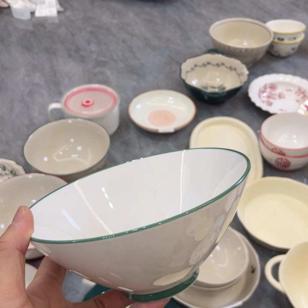 陶瓷微瑕餐具介意勿拍，满18飞！