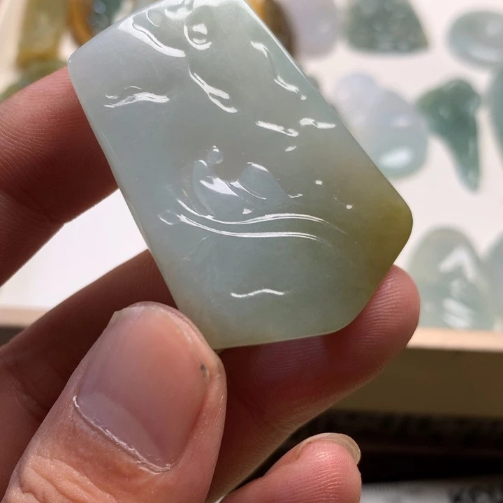 王***生颈饰未镶嵌翡翠翡翠