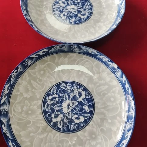 瓷片各种摆件，瓷片，沙锅，都有微瑕疵！