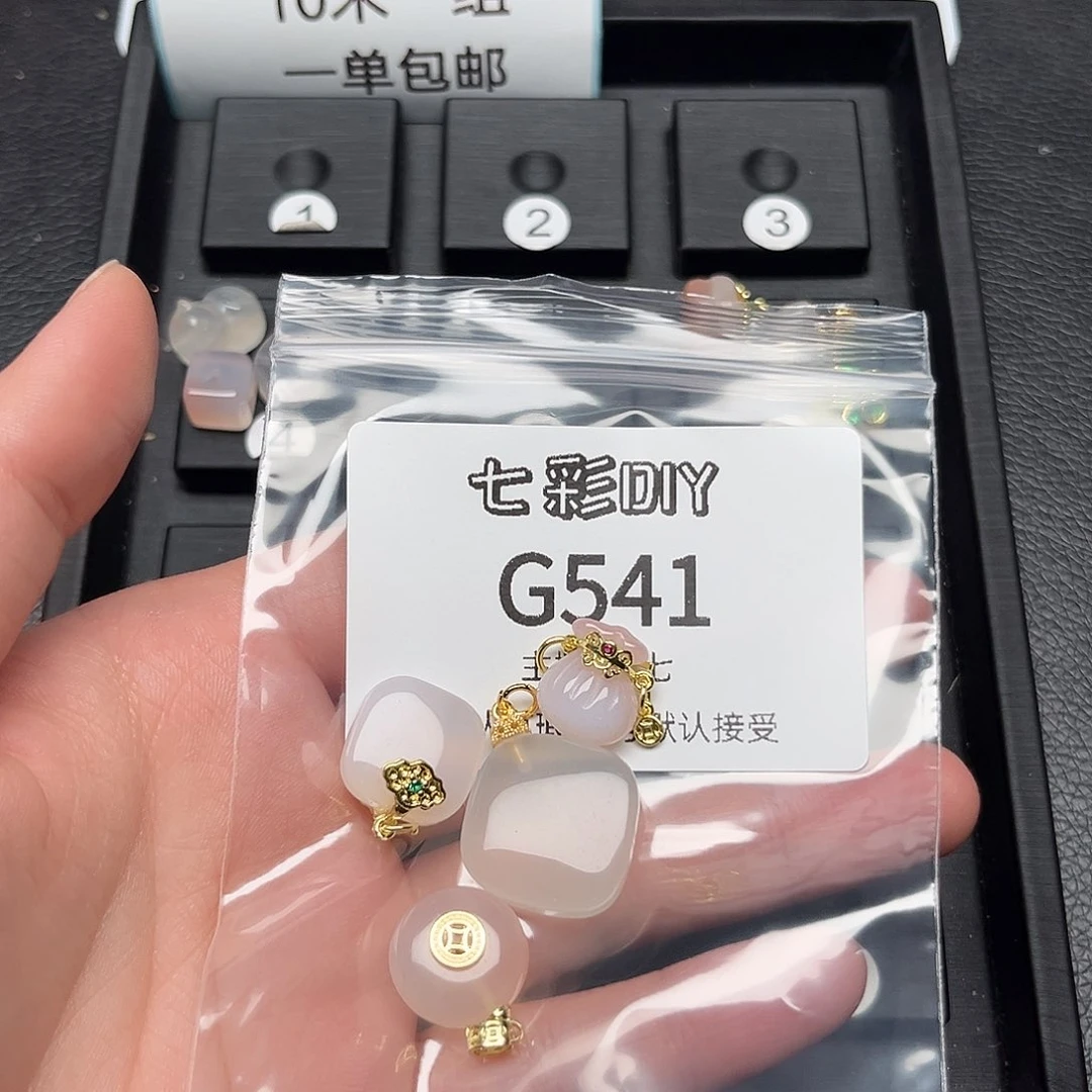 玛瑙/玉髓颈饰合金半**夏