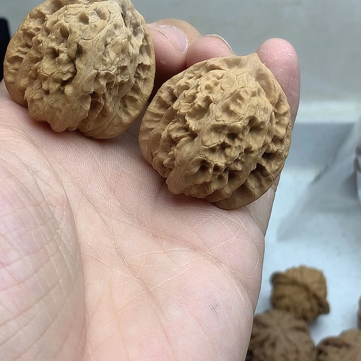 ****心吊坠文玩核桃三角盘龙虎头