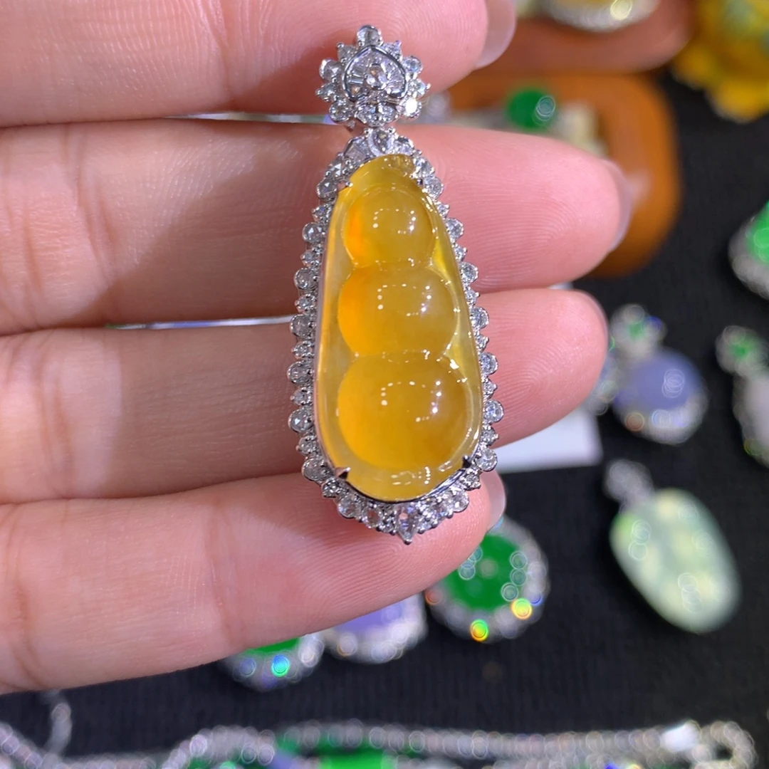 翡翠18K金镶嵌颈饰