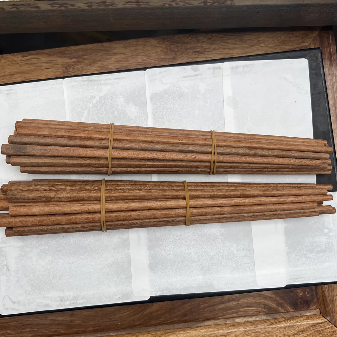 1137号特色工艺品花梨木手把件2把