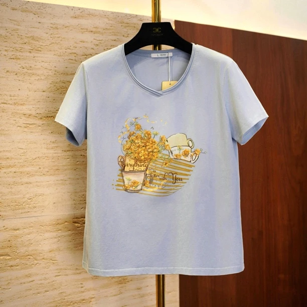 【浅蓝花杯刺绣短袖V领】夏季新款正肩显瘦减龄舒适T恤女式上衣