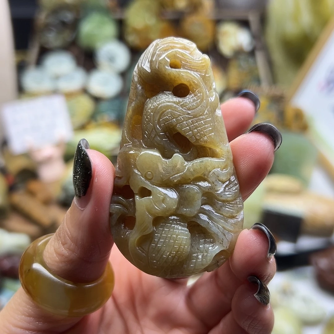 岫岩老玉（透闪石质玉）未镶嵌颈饰老玉龙牌