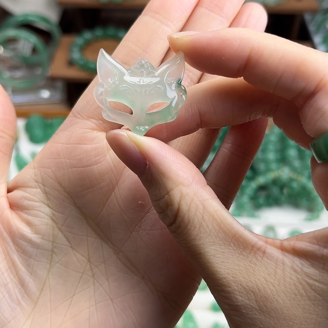 石英质玉（非洲翠）未镶嵌吊坠(不含链)狐狸面具挂坠