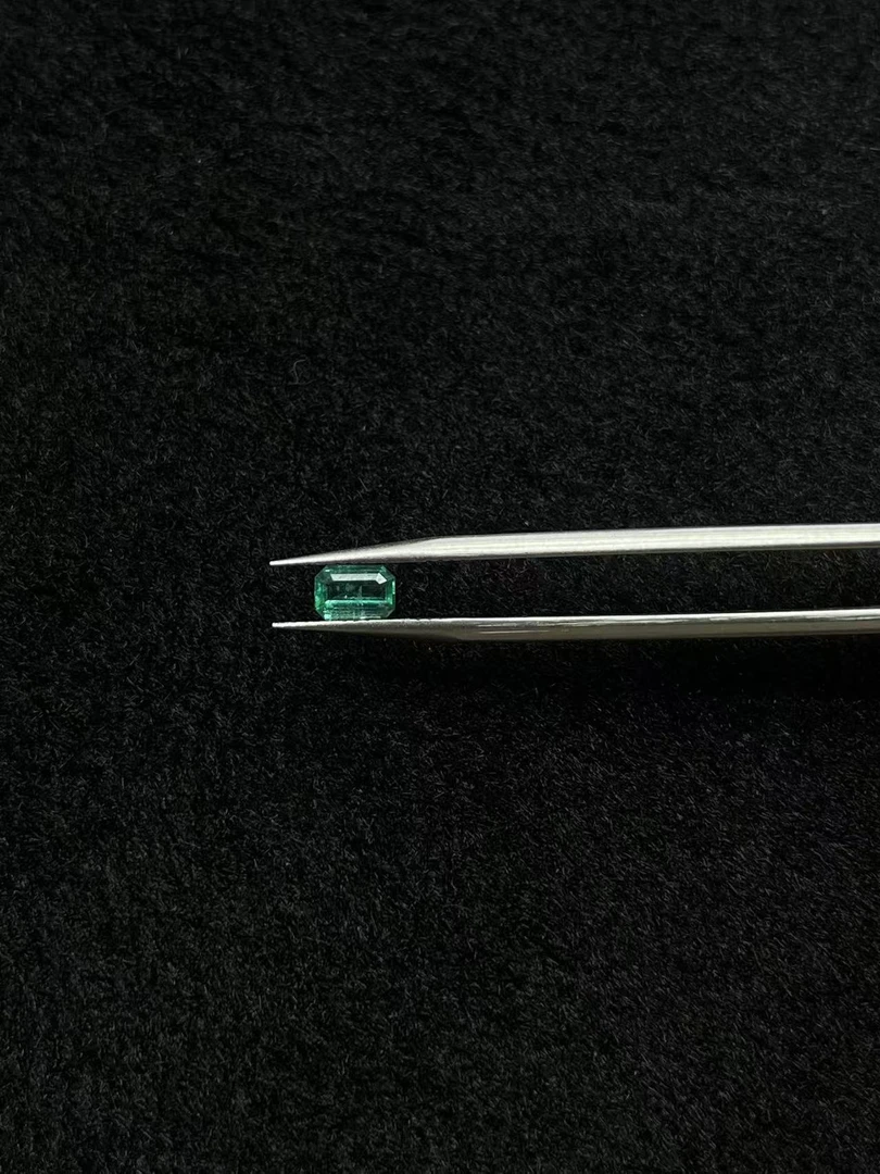 0.545ct玻璃体祖母绿，火彩超棒！