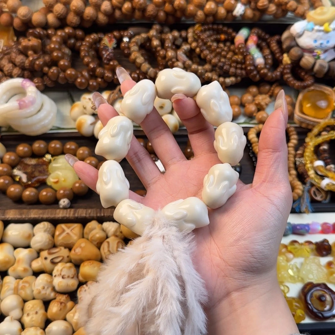 菩提根/象牙果吊坠（微微瑕）兔兔