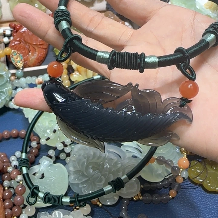 蛇纹石玉吊坠未镶嵌