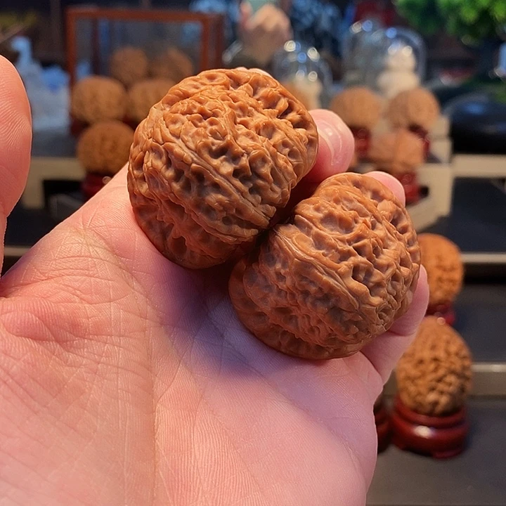 文玩核桃把件✨****闪全品红皮闷白
