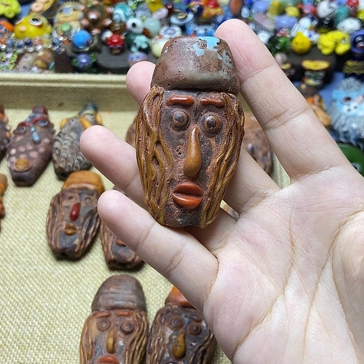 颈饰琉璃忧郁的老画家010