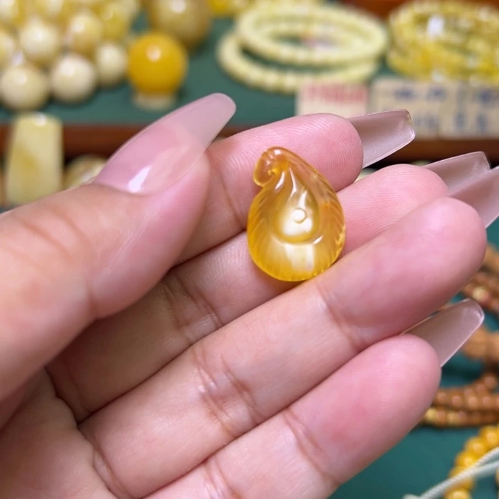 蜜蜡未镶嵌珠宝奇石