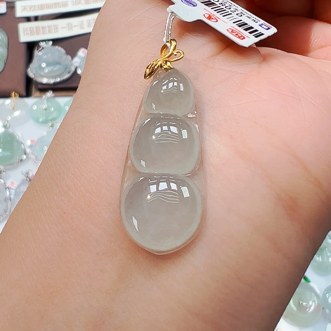 翡翠18K金镶嵌颈饰福豆