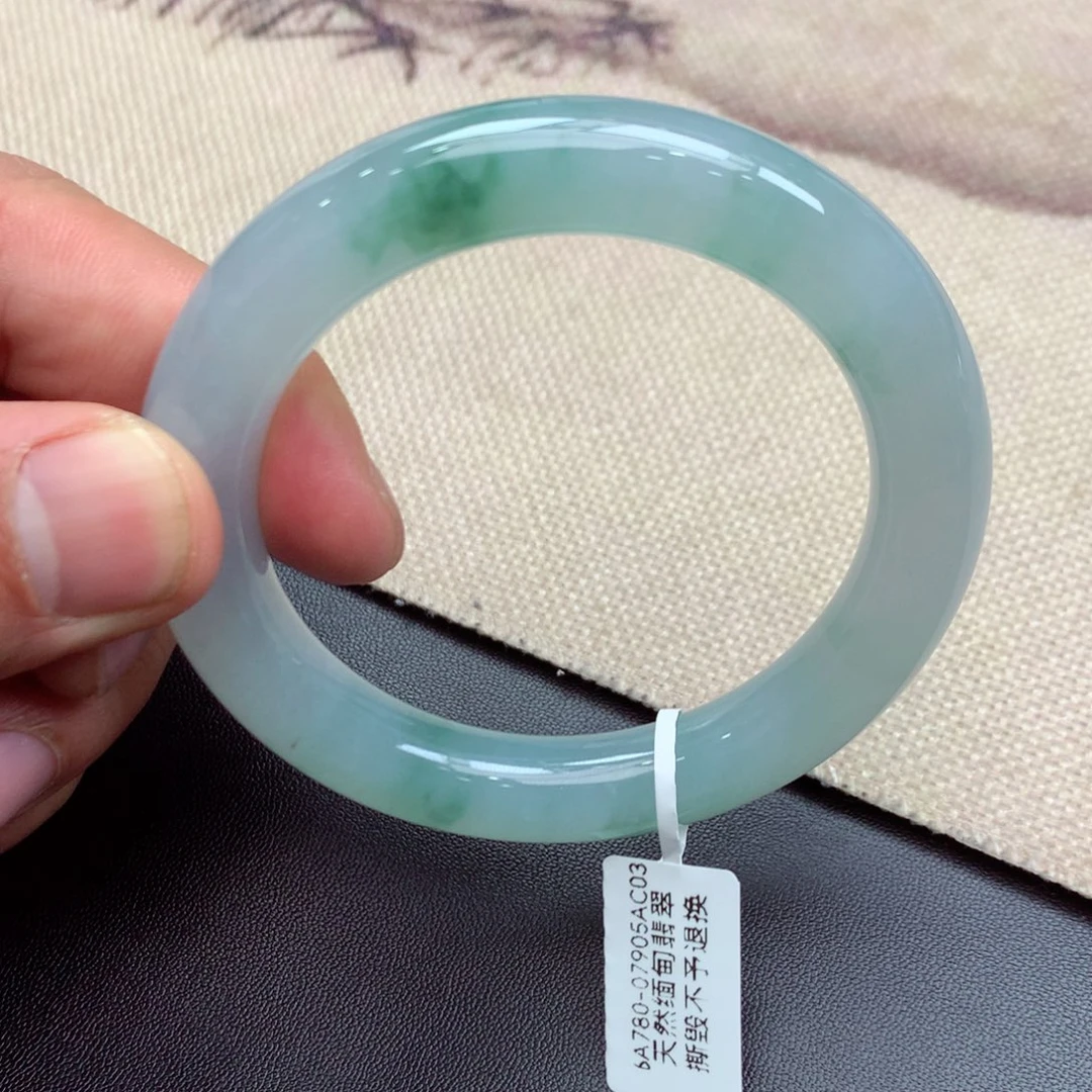 翡翠手镯未镶嵌缅甸翡翠