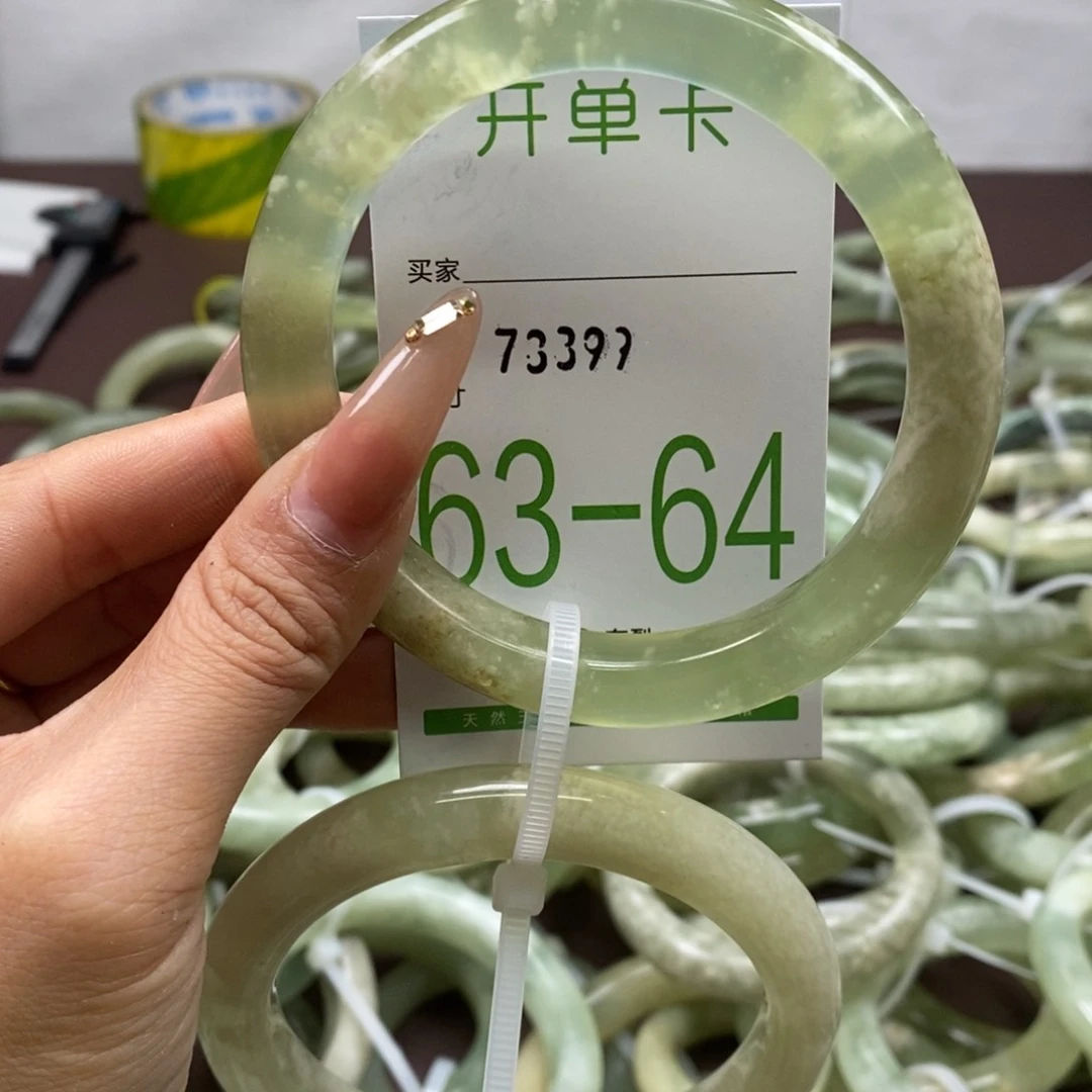 蛇纹石玉手镯未镶嵌