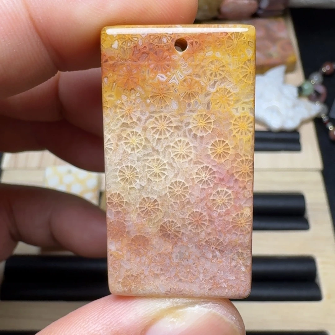 未镶嵌纯天然色有机玉石保真色硅化玉