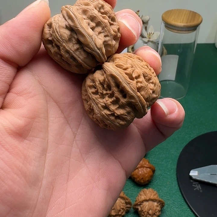 青***型文玩核桃把件山地元宝38尺