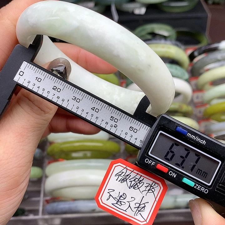 蛇纹石玉手镯未镶嵌429