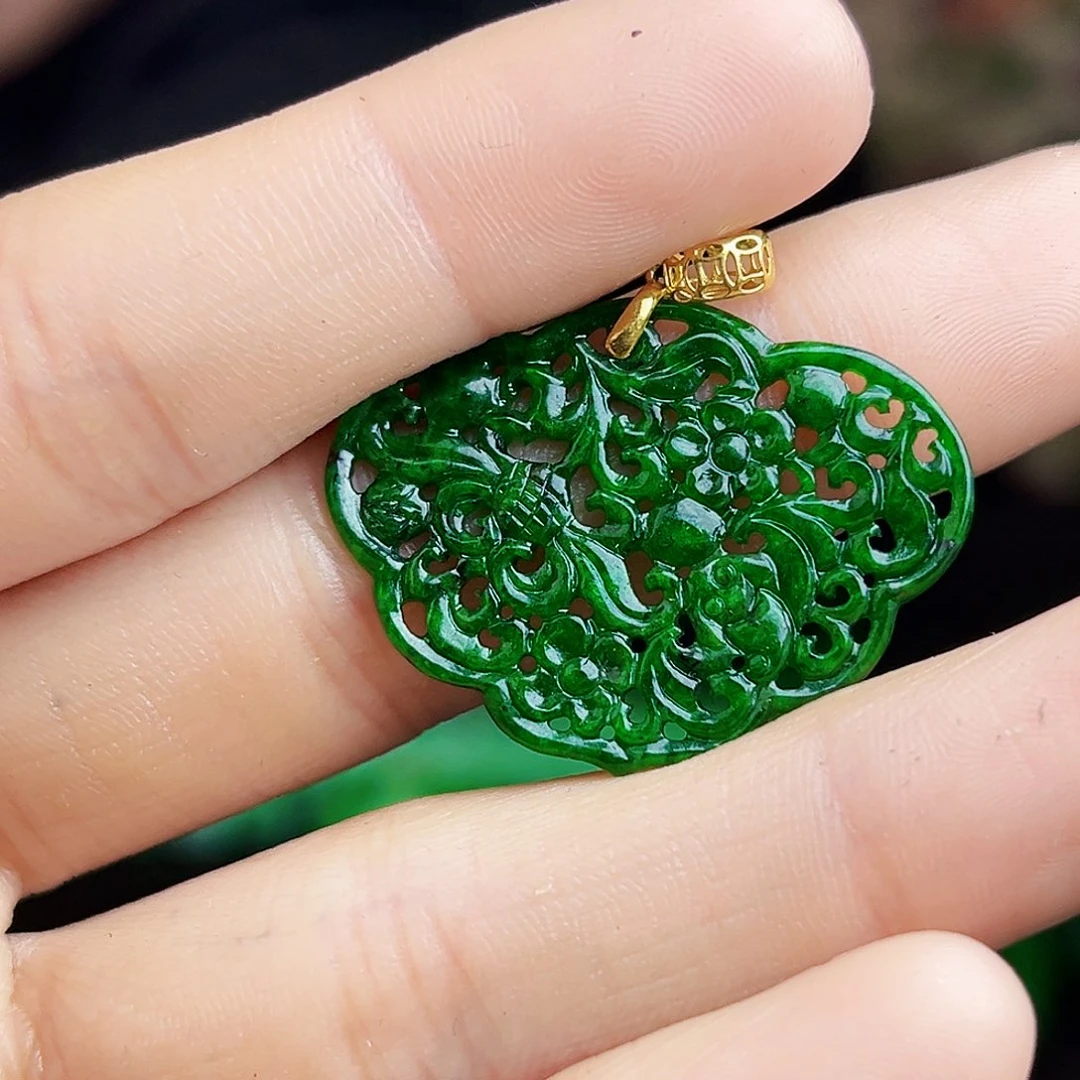 颈饰18K金镶嵌翡翠多样性