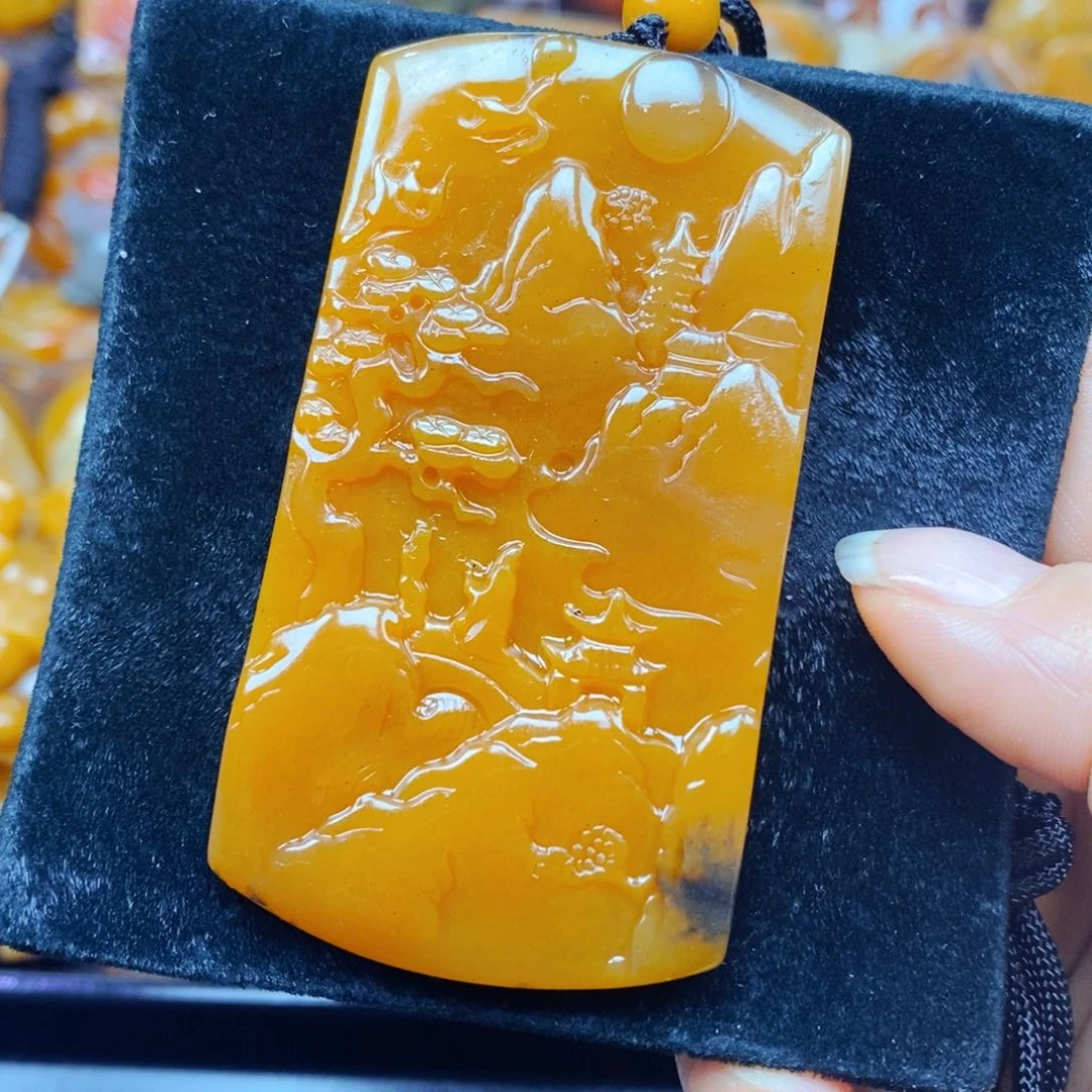 未镶嵌石英质玉（黄龙玉）颈饰