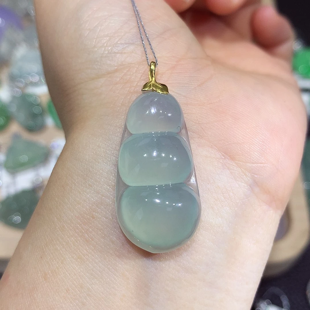 翡翠18K金镶嵌颈饰豆子