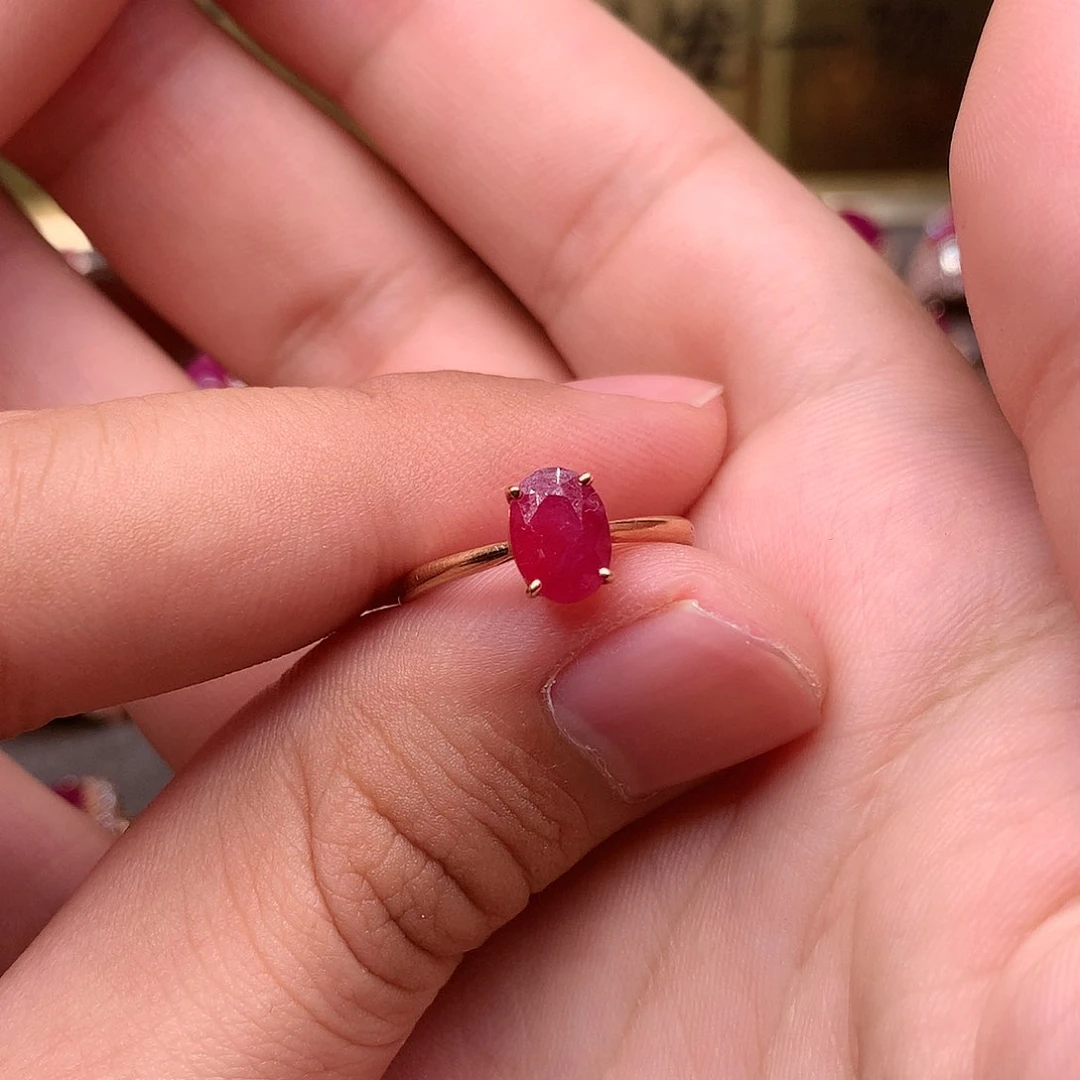 红宝石戒指18K金镶嵌