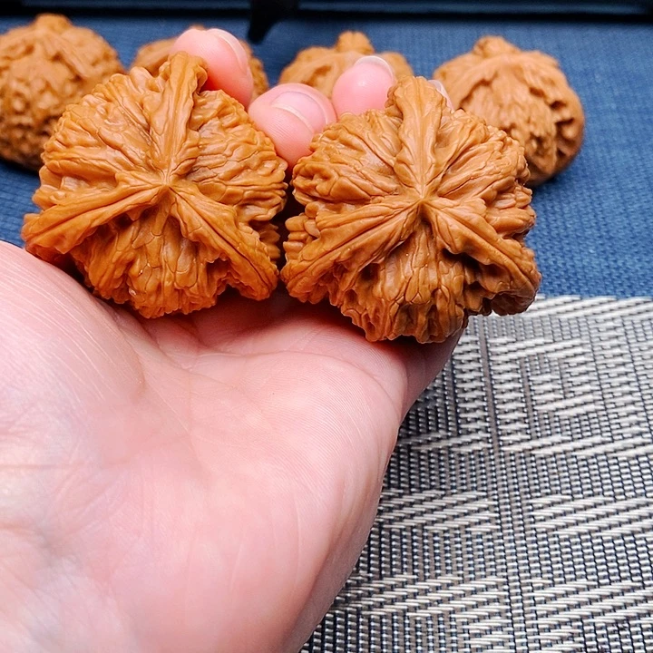 辉***吊坠文玩核桃三棱