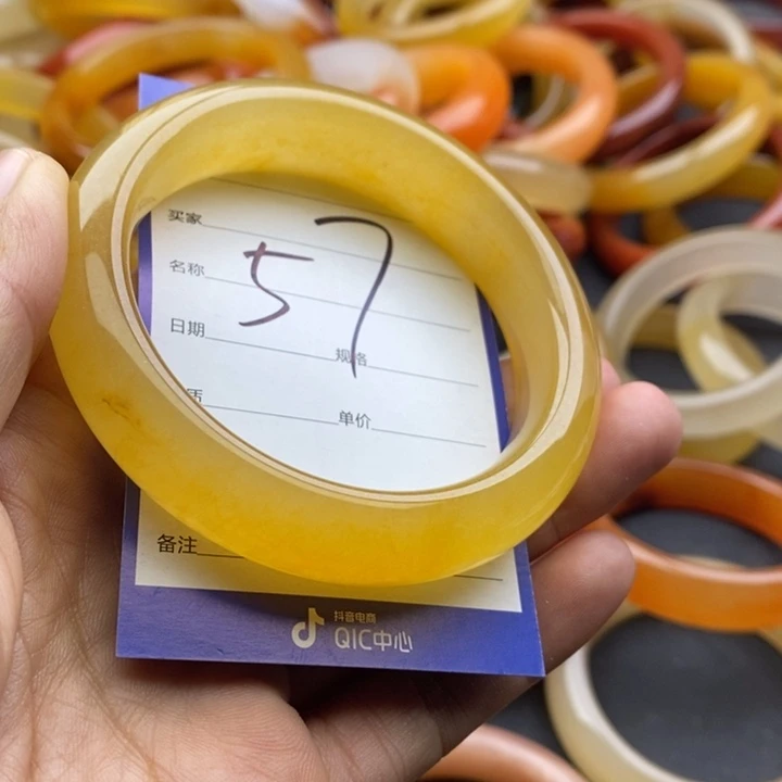 未镶嵌手镯石英质玉