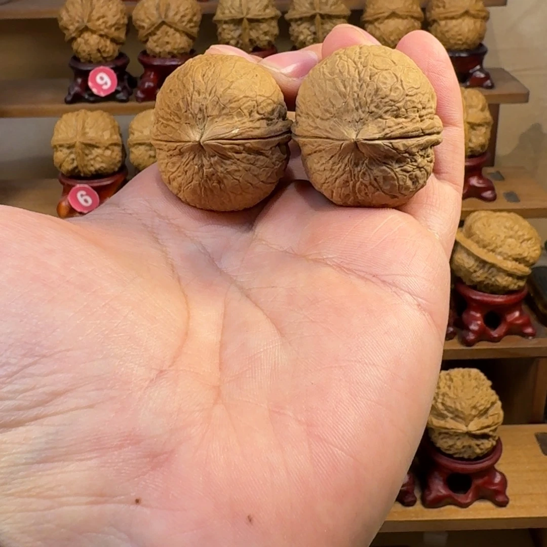 铁核桃把件粗筋皇冠