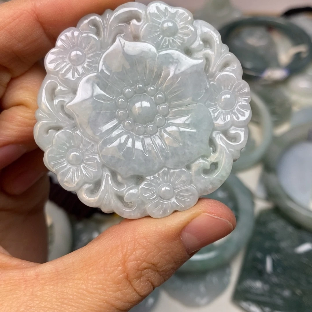 翡翠颈饰未镶嵌花